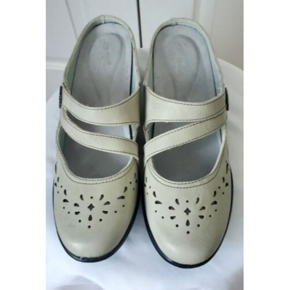 Easy Spirit Women's Light Gray Clog Mule 9.5 M Faux Leather Uppers Cushion soles - Picture 1 of 7